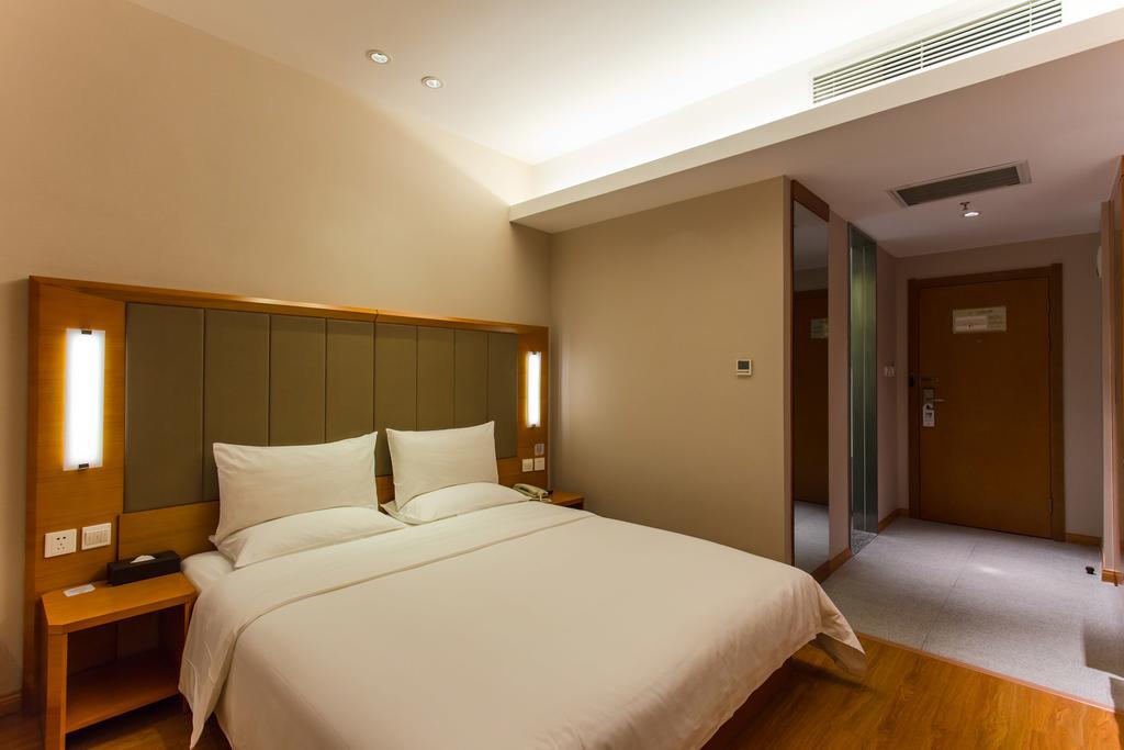 Ji Hotel Wuhan Guanggu Plaza Quarto foto