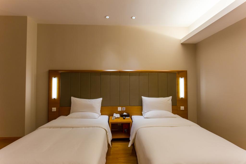 Ji Hotel Wuhan Guanggu Plaza Quarto foto