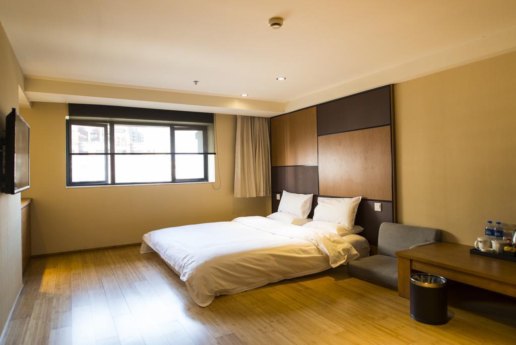 Ji Hotel Wuhan Guanggu Plaza Exterior foto