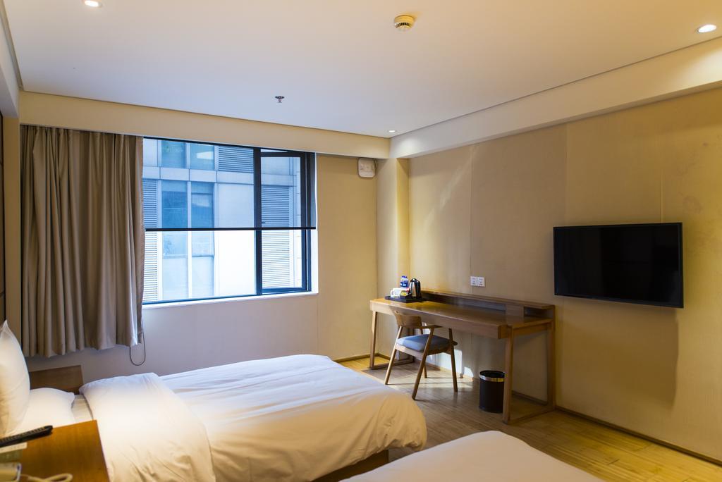 Ji Hotel Wuhan Guanggu Plaza Exterior foto