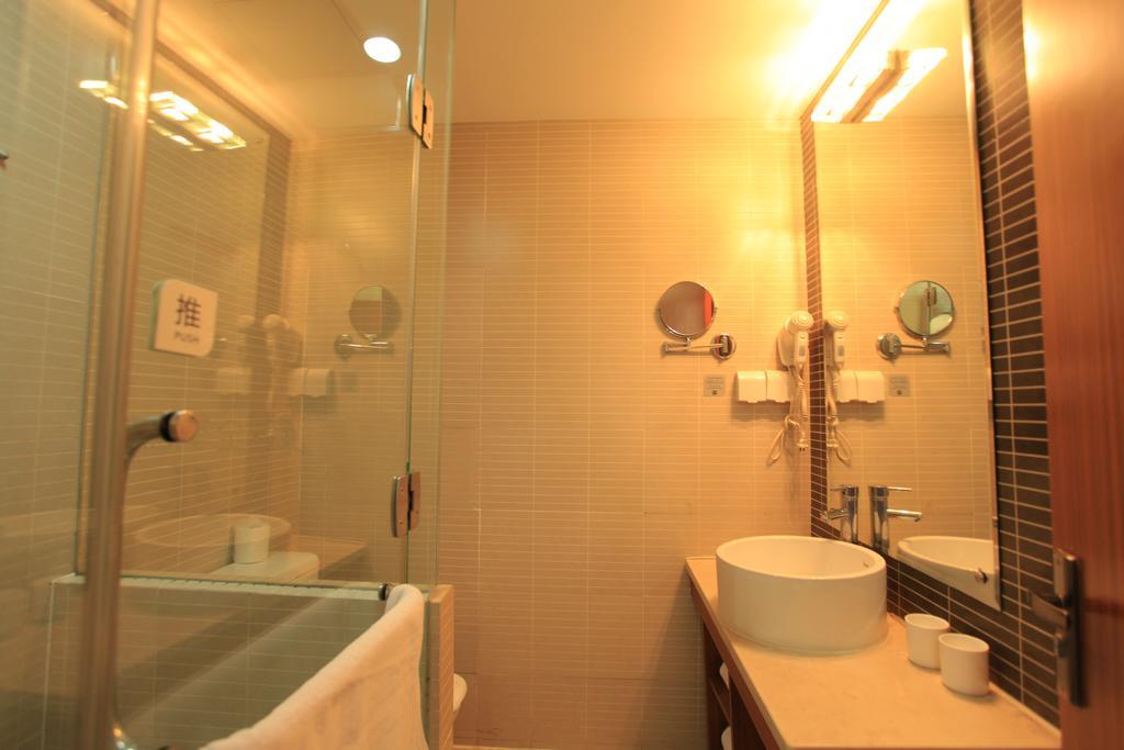 Ji Hotel Wuhan Guanggu Plaza Quarto foto