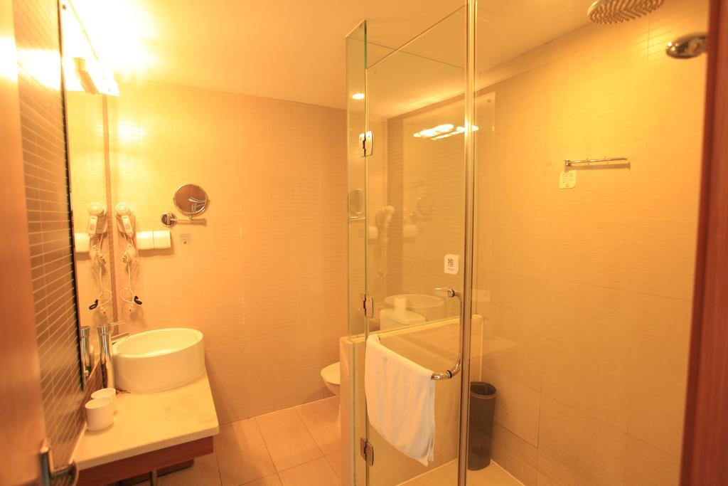 Ji Hotel Wuhan Guanggu Plaza Quarto foto